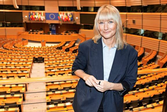 Maria kokee työnsä mielekkääksi, koska europarlamentissa tehdään suuria, kaikkia koskevia päätöksiä ilman kotimaista puoluekinaa.
