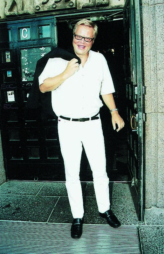 Esa Nieminen kuvattuna Jukka Virtasen 70-vuotisjuhlissa Helsingin Tavastialla 2003.