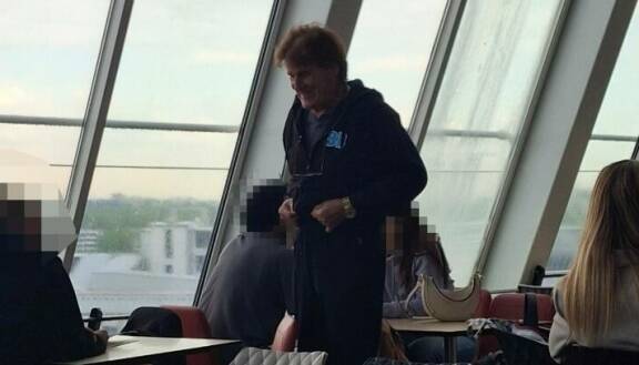Tyylivalinta ei saanut kiitoksia Frederikin seuralaiselta.