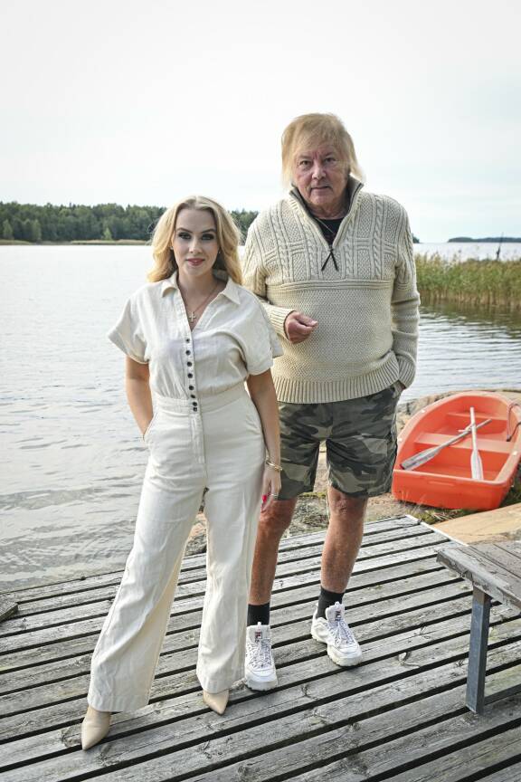 Parivaljakko on viettänyt yhdessä aikaa muun muassa Dannyn huvilalla.