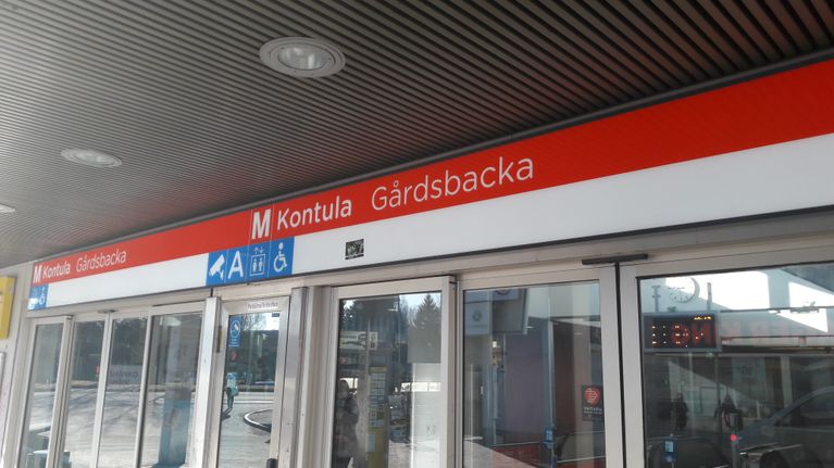 Kontulan metroaseman sisäänkäynti Helsingissä.
