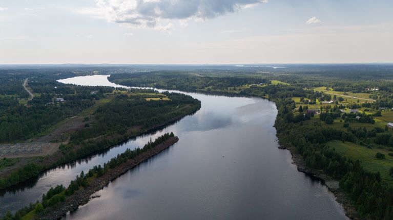 Kemijoki Taivalkosken voimalaitoksen eteläpuolelta.