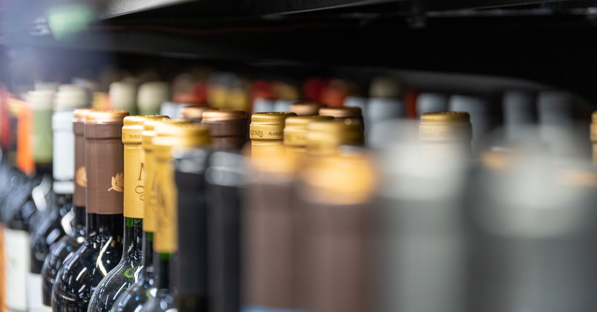 Sote-valiokunta sai valmiiksi mietinnön alkoholin etämyynnistä ja kotiinkuljetuksesta – liuta muutoksia | Politiikka