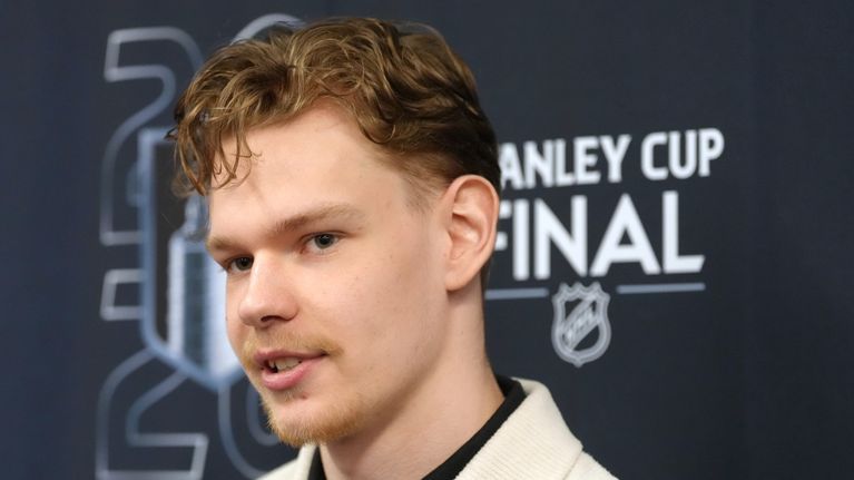 Albert smits vierailee NHL-finaaleissa.