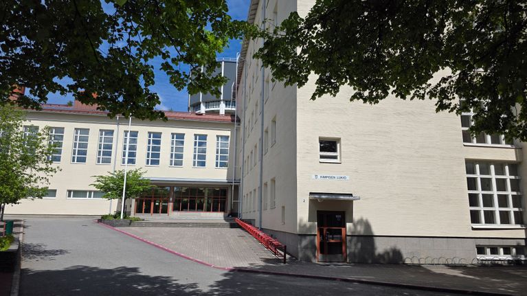 Kimpisen lukio.