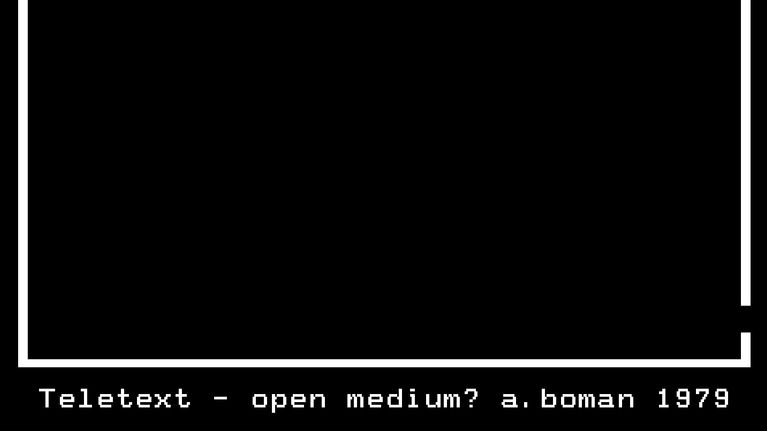 Kuvassa näkyy norjalaisen teksti-tv-taiteilija Arild Bomanin työ Teletext - open medium? Kuvassa on valkoinen kehys, jonka oikeassa alareunassa on aukko.