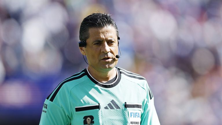 Erotuomari Alireza Faghani MM-kisoissa 2026.