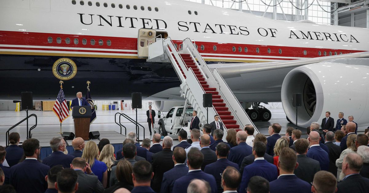 Trump esitteli Qatarin lahjoittaman Air Force One -lentokoneen | Uutisia lyhyesti