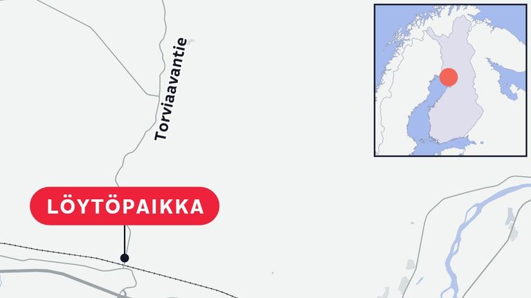 Karttakuva Simosta, johon on merkitty "Löytöpaikka" punaisella tekstillä sekä sijainti Suomen kartalla.