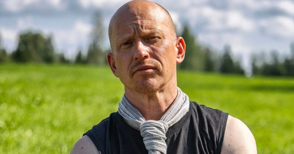 Riiko Sakkinen palaa Farmi Suomeen: Räväkkä paluu ja tunteet kuumina