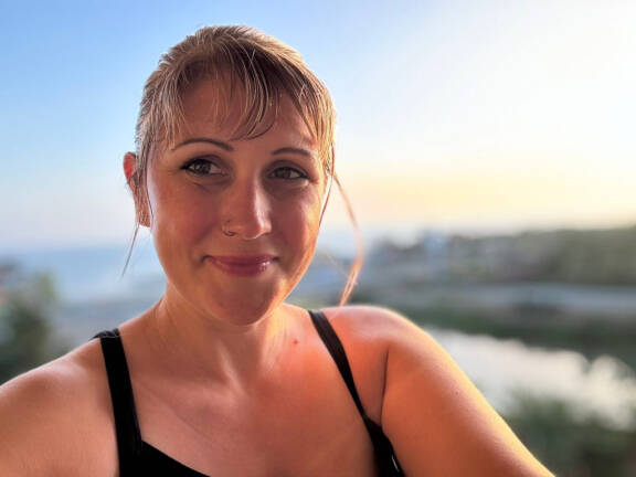 Jemma sai sairauden aikana keskusteluapua järjestöltä, joka tukee perheitä parantumattoman syövän keskellä.