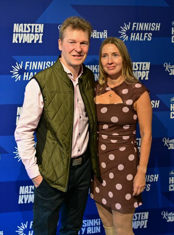 Toni Nieminen ja Janet Kulmala viihtyivät käsikynkässä lähestulkoon koko urheiluillan ajan.