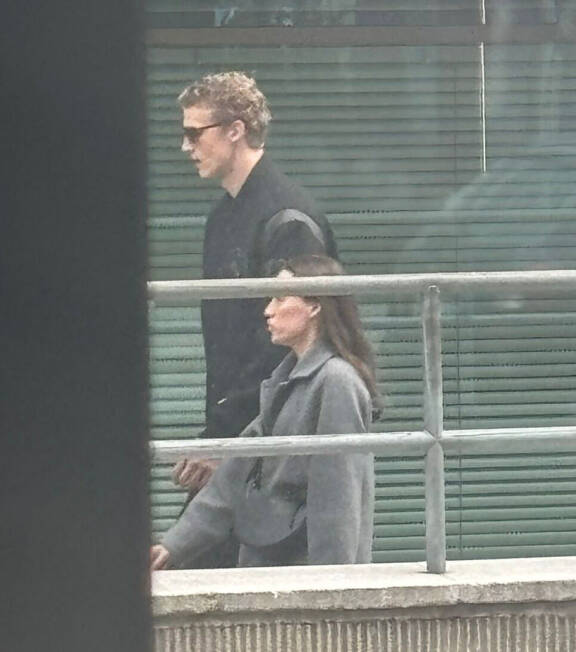Lauri ja hänen vaimonsa Verna ovat pitäneet yhtä lukiosta saakka, mutta he ovat tunteneet jo yläasteelta. Alkukesästä Seiskan lukija bongasi pariskunnan Helsingistä.
