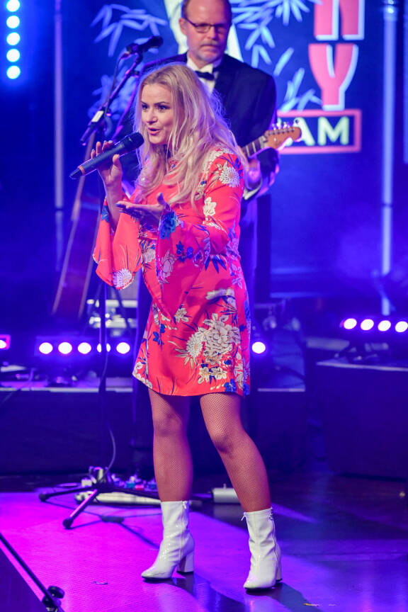 Katja elementissään Danny Show'ssa 2020.