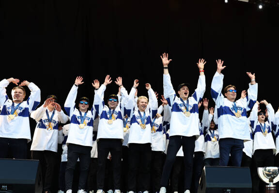 Leijonat pääsivät juhlistamaan voittoaan kansan eteen maanantaina (1.6.).