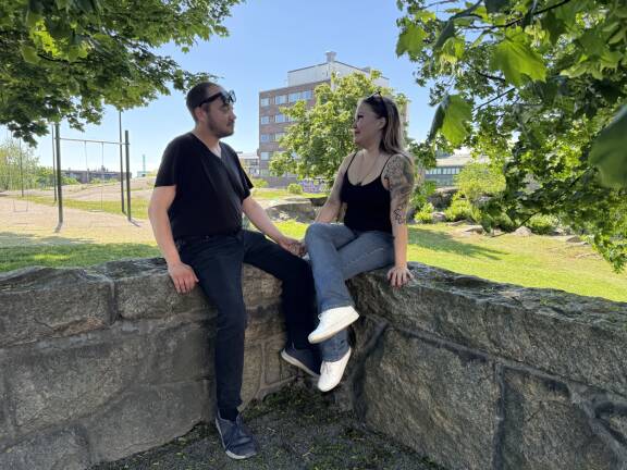 28-vuotias Joonas on lähentynyt nyt Johannan 41-vuotiaan Milla-nimisen ystävän kanssa.