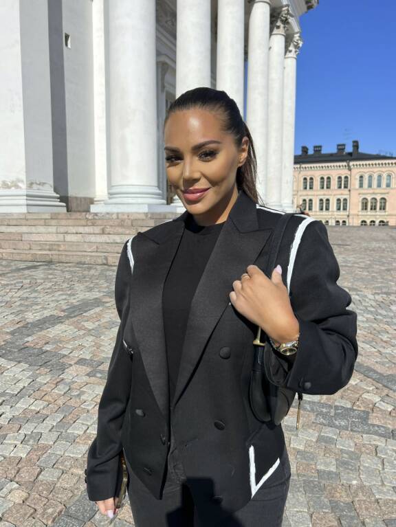 Sofia nousi julkisuuteen vuonna 2010 voitettuaan Miss Helsinki -kilpailun. Takavuosina hänet tunnettiin fmyös itnessurheilijana, mutta sittemmin hän on keskittynyt luomaan uraa somevaikuttajana.