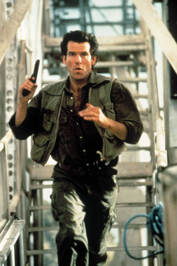 Pierce Brosnan 007 ja Kultainen silmä -elokuvassa.