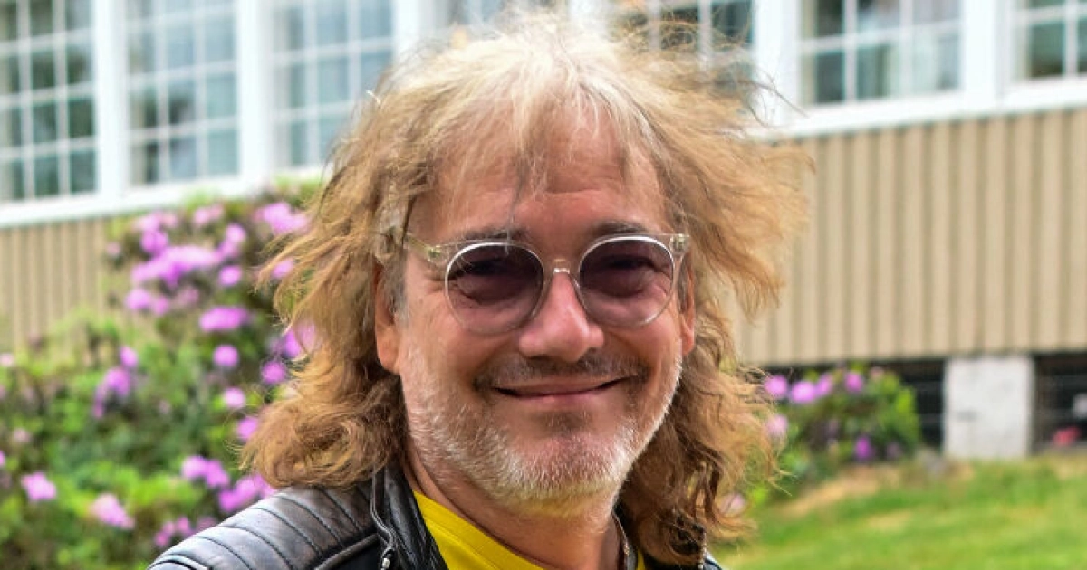 Costello Hautamäen kesäkuulumiset: Surffia ja rock'n rollia ympäri Suomen