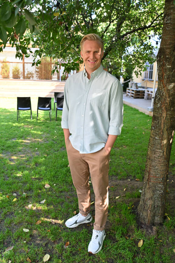 Janne Grönroos julkaisi hellyyttävän videon vastasyntyneen poikalapsensa kanssa Instagramiin. Julkaisussa kaksikko makaa sairaalan pedissä vieretysten.