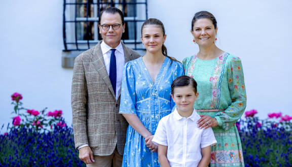 Prinssi Daniel, kruununprinsessa Victoria, prinsessa Estelle ja prinssi Oscar Victorian syntymäpäivällä Sollidenissa vuonna 2025.
