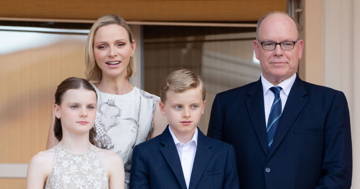 Monacon ruhtinasperheen Jacques ja Gabriella hurmaavat tyylikkyydellään juhannusjuhlissa