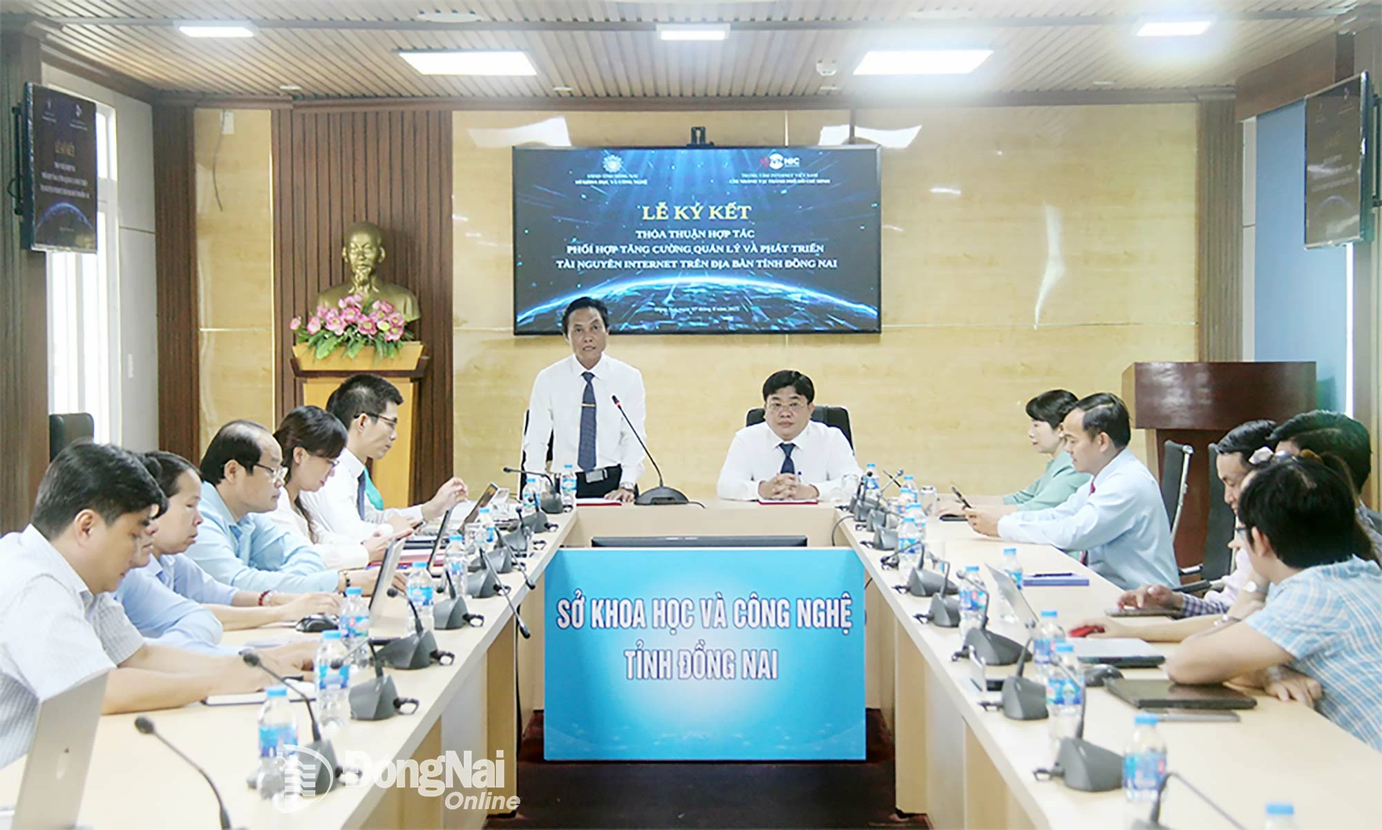 Vietnamin internetkeskuksen Ho Chi Minh Cityn sivuliikkeen johtaja Do Quang Trung puhuu seremoniassa. Kuva: Hai Quan