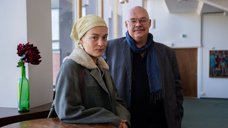 Näyttelijä Tiina Winter sekä Mikko Roiha Kouvolan teatterilla.
