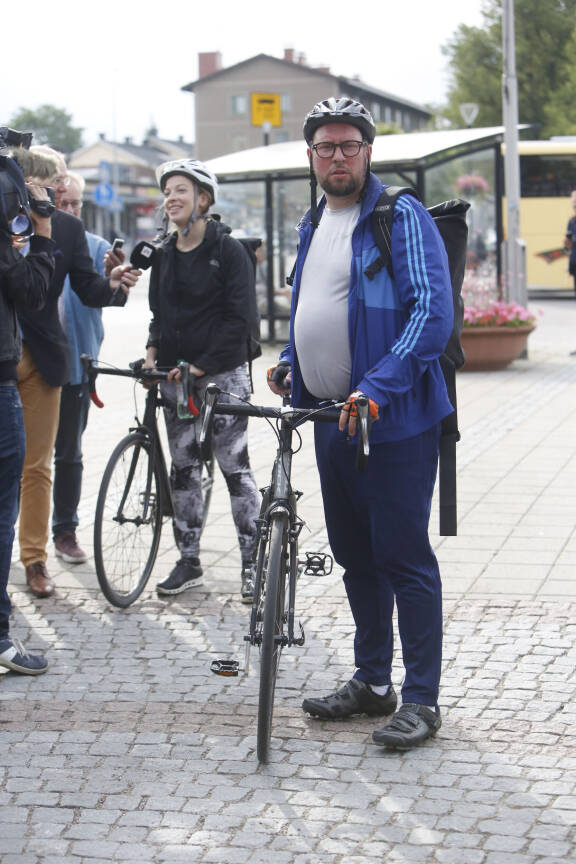 Helsingin kulttuurin ja vapaa-ajan apulaispormestari Paavo Arhinmäki tituleeraa itseään 'sporttipormestariksi'.