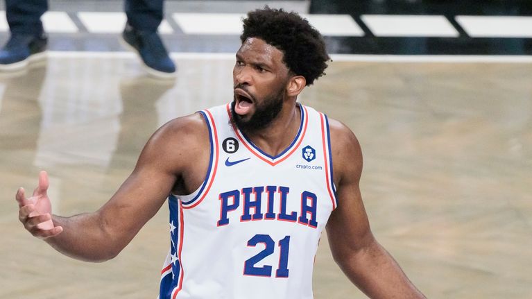Joel Embiid kuvassa.