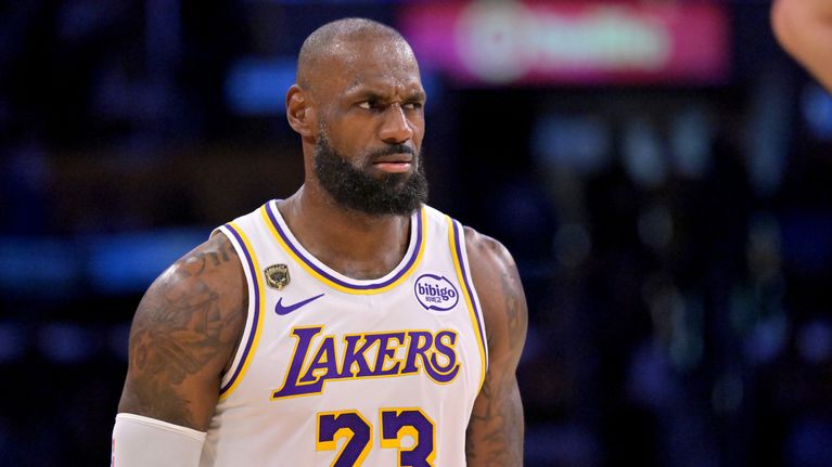 LeBron James Los Angeles Lakersin ottelussa.