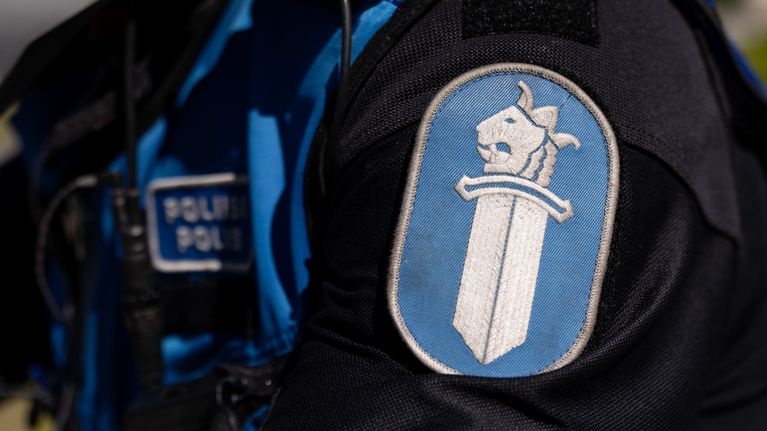 Poliisin hihamerkki.