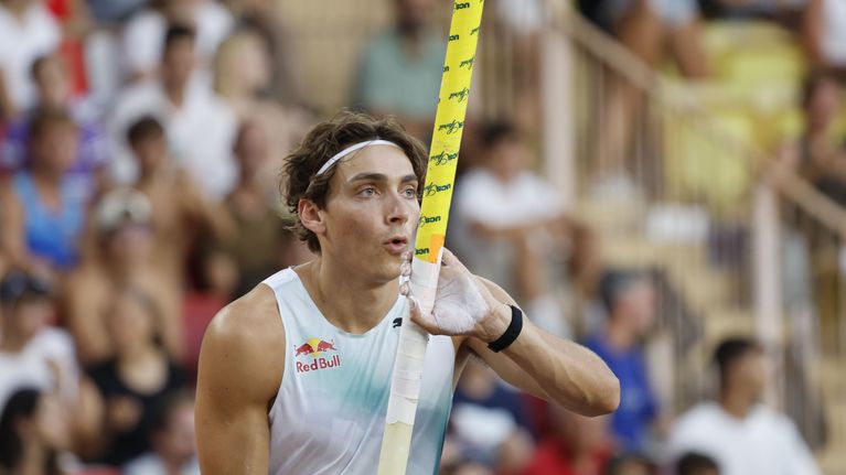 Armand Duplantis taivutti 607.