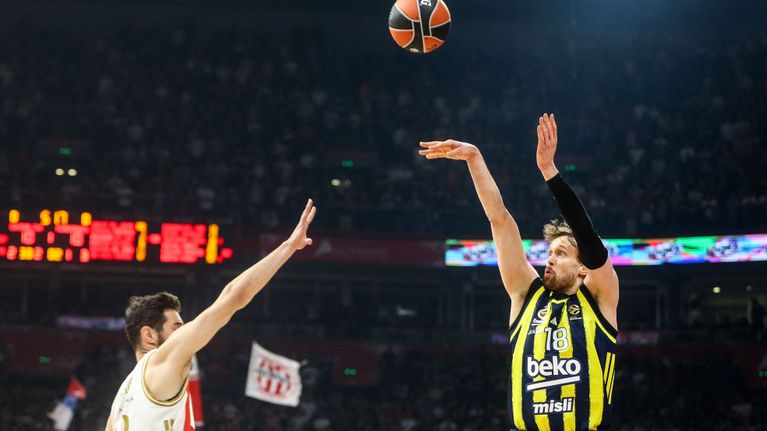 Myös Euroliigaseurojen Valencian ja Paris Basketballin on kerrottu kiinnostuneen Mikael Jantusesta.