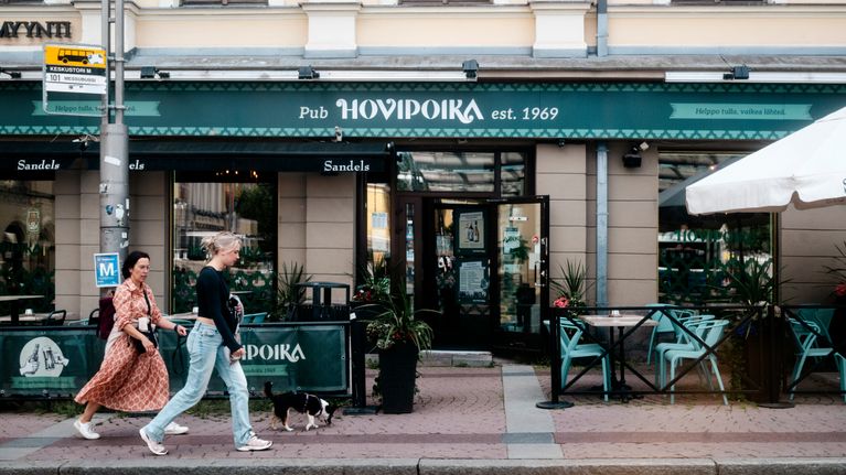 Edestäpäin kuvattu ravintola Hovipoika Tampereen keskustassa.