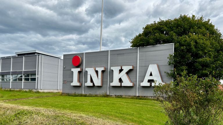 Harmaan teollisuurakennuksen seinässä lukee isoin kirjaimin Inka.