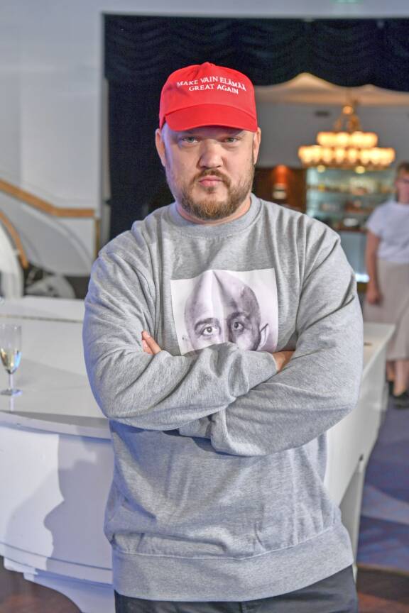 Arkistokuva vuodelta 2018. Pyhimys kuvattuna Vain elämää -ohjelman lehdistötilaisuudessa.