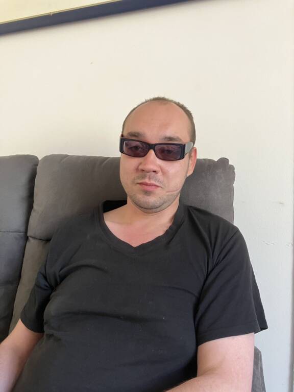Arto toteaa miesten olevan Johannan ongelma. Kuvassa Johannan viimeisin ex-rakas, 20 vuotta nuorempi Joonas Mäkäräinen.