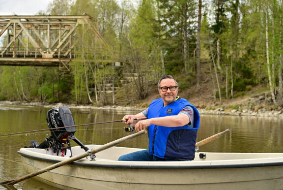 Teemu Lehtilä esittelee kesäparatiisinsa – kosteita bileitä Salkkarit-tähdille!