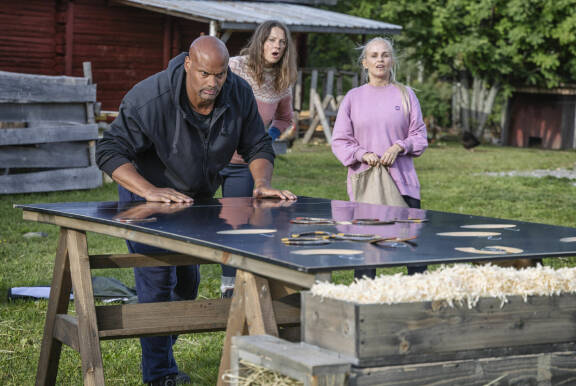 Farmilla Jucci Hellström kärsi nälästä ja kivuista, eikä siten aluksi ollut kovin sosiaalisella tuulella. Tässä hän antaa näytettä pelitaidoistaan.