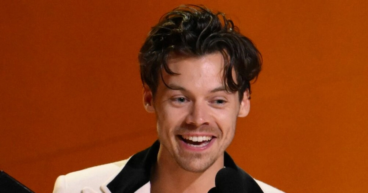 Harry Stylesin kesätyyli herättää huomiota ja kritiikkiä – katso kuvat ja lue lisää