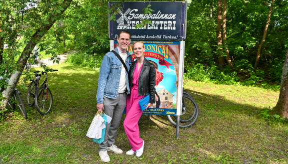 Sami ja Jutta Helenius kesäteatterissa vuonna 2025.