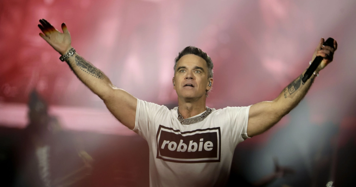 Robbie Williams yllätti fanit Sevillassa – Katso video megatähden harvinaisesta esiintymisestä
