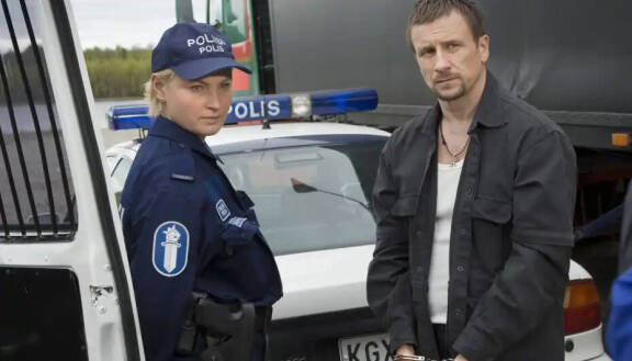 Taivaan tulet on palkittu Kultainen Venla -gaalassa kahdesti parhaana draamasarjana ja lisäksi yleisöäänestyksessä parhaana tv-ohjelmana.