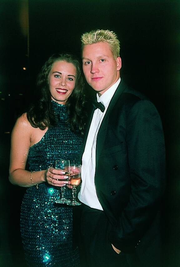 Susanna ja Jani vuonna 1999. Tuolloin esikoinen oli jo syntynyt ja naimisissakin ehditty olla vuoden verran.