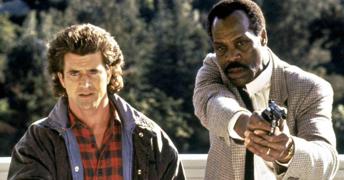 Näin Mel Gibson nauraa ja muistaa Tappava ase -leffojen kollegaansa Danny Gloveria. Glover kertoi juuri sairastavansa Alzheimeria.