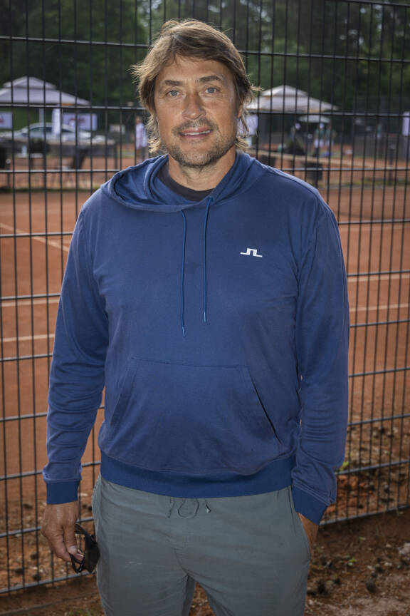 Teemu oli tänä vuonna katsomon puolella. Olemus oli raikas, vaikka edellisiltana olikin herran 56-vuotissynttäreitä juhlittu.