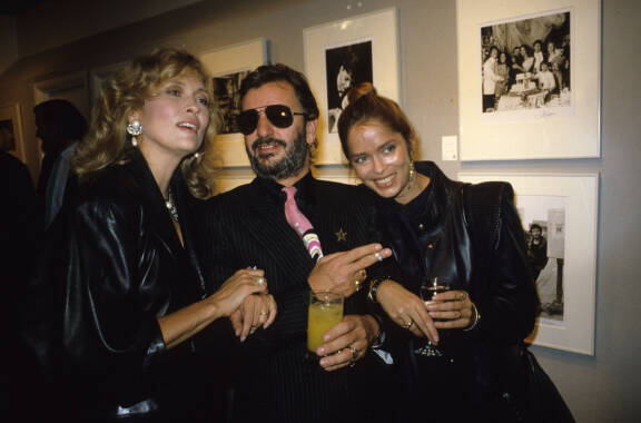 Faye Dunaway, Ringa Starr, Barbara Bach, 1985.