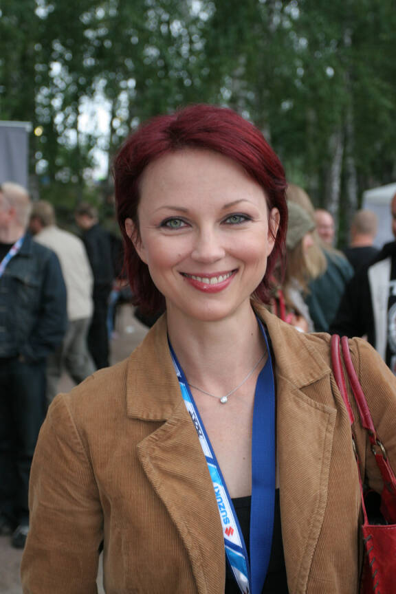 Vuonna 2008 Kata kokeili punatukkaista tyyliä ja viihtyi Korson Ankkarockissa.