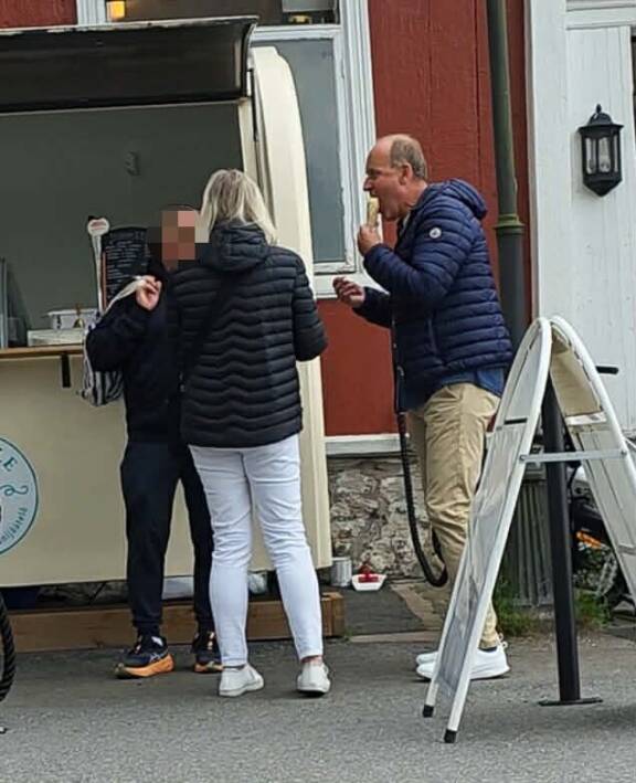 Lukijan mukaan Klaus Thomasson osti kaikille jäätelöt.